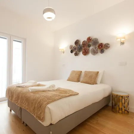 Mouraria Blue Three-bedroom W/ Parking - By Lu Holidays * Лиссабон