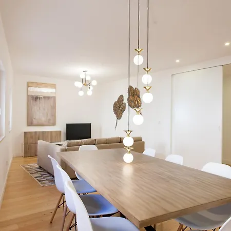 Mouraria Blue Three-bedroom W/ Parking - By Lu Holidays